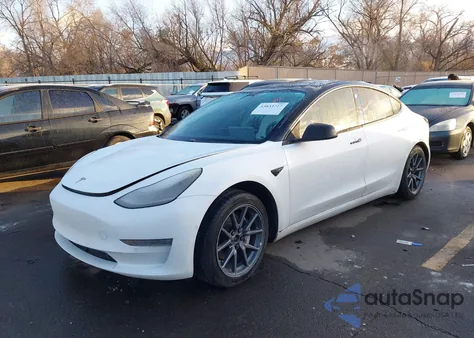 2018 Tesla Model 3 Long Range/Performance z USA, uszkodzony, nr VIN 5YJ3E1EB2JF096652